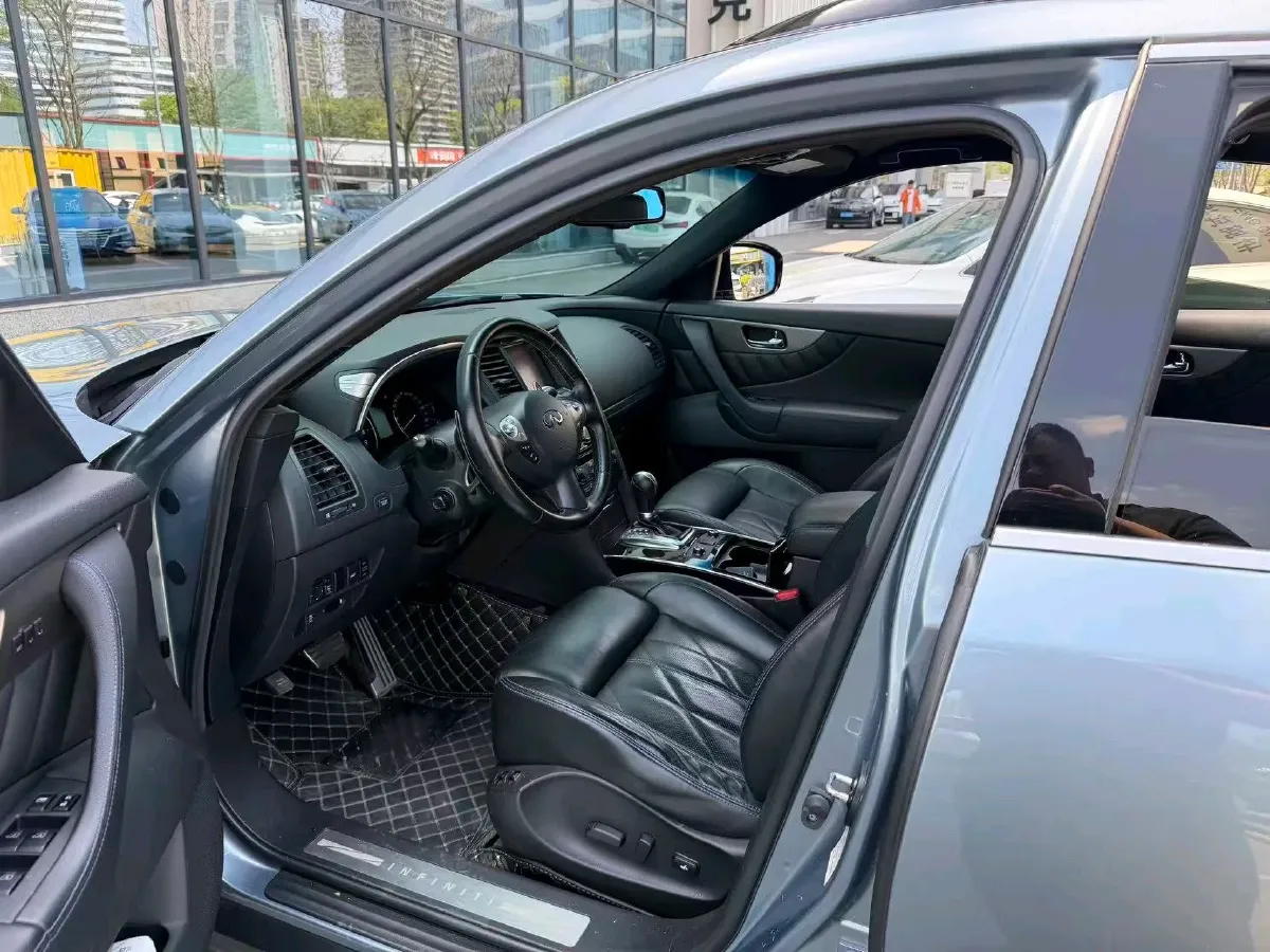 2015 Infiniti QX70 3.7L 351HP V6 7AT,autocango,china used car exporter,china ev exporter,chinese used car exporter,chinese used ev exporter