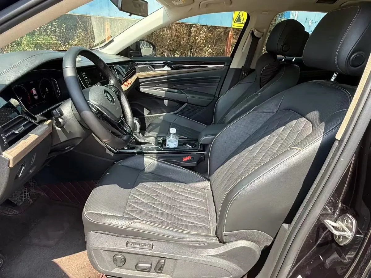 2021 Volkswagen Passat 2.0T 186HP L4 7DCT,autocango,china used car exporter,china ev exporter,chinese used car exporter,chinese used ev exporter