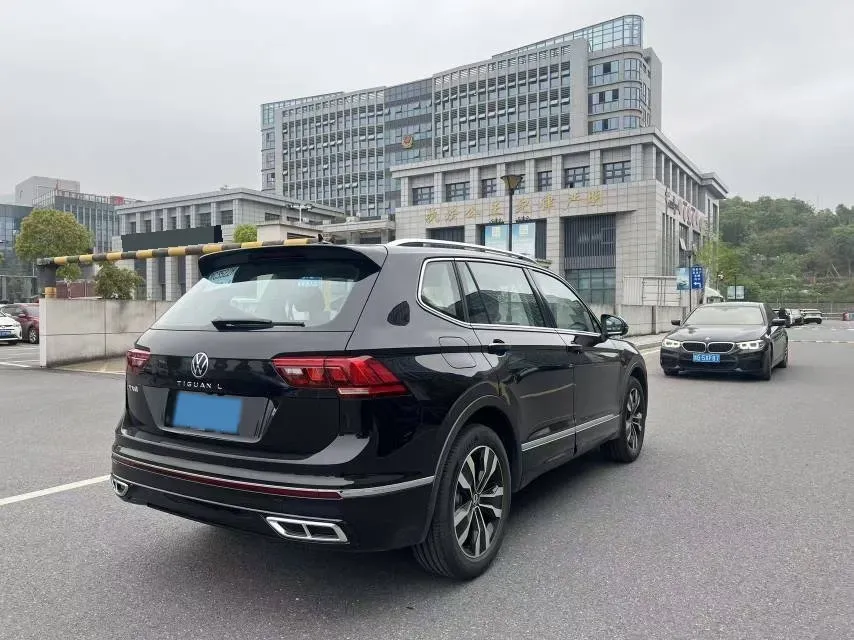 2025 Volkswagen Tiguan L 2.0T 186HP L4 7DCT,autocango,china used car exporter,china ev exporter,chinese used car exporter,chinese used ev exporter