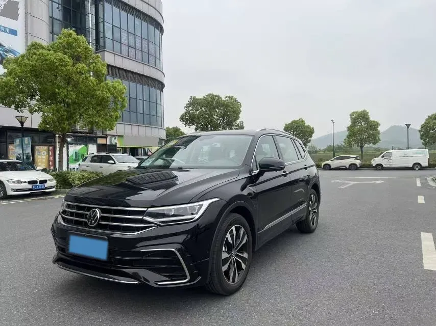 2025 Volkswagen Tiguan L 2.0T 186HP L4 7DCT,autocango,china used car exporter,china ev exporter,chinese used car exporter,chinese used ev exporter
