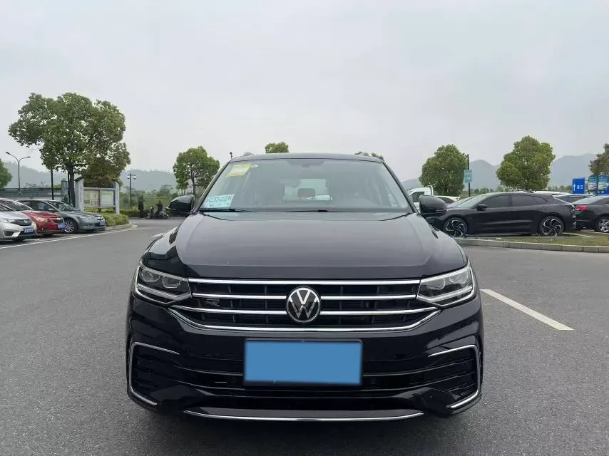 2025 Volkswagen Tiguan L 2.0T 186HP L4 7DCT,autocango,china used car exporter,china ev exporter,chinese used car exporter,chinese used ev exporter