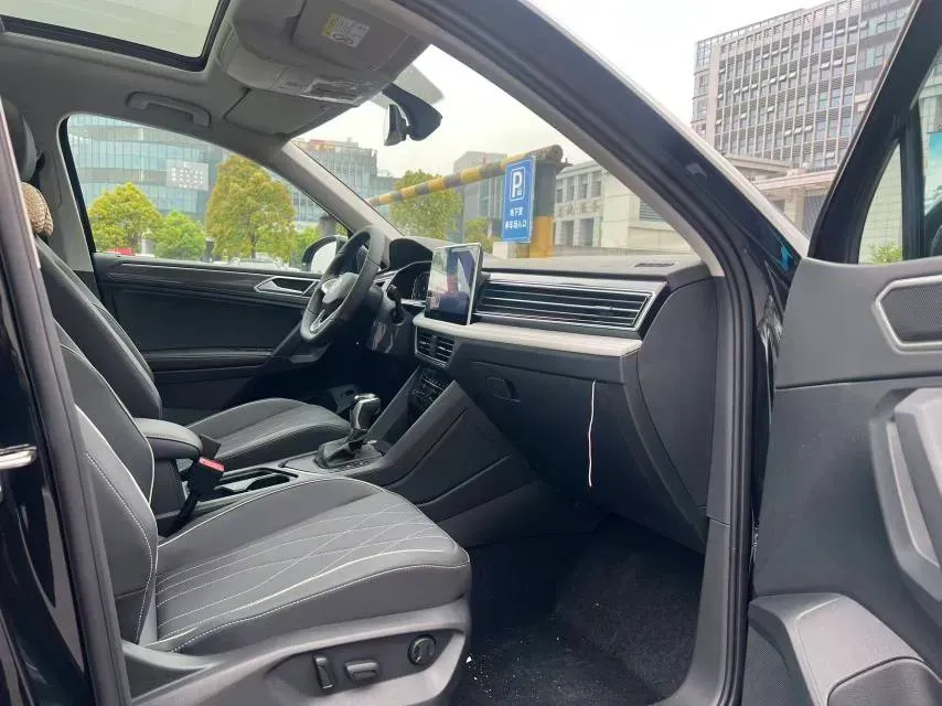 2025 Volkswagen Tiguan L 2.0T 186HP L4 7DCT,autocango,china used car exporter,china ev exporter,chinese used car exporter,chinese used ev exporter