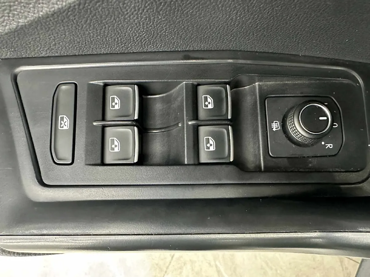 2022 Volkswagen T-Roc 1.4T 150HP L4 7DCT,autocango,china used car exporter,china ev exporter,chinese used car exporter,chinese used ev exporter