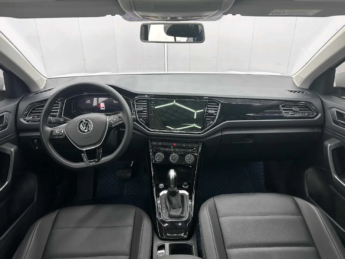 2022 Volkswagen T-Roc 1.4T 150HP L4 7DCT,autocango,china used car exporter,china ev exporter,chinese used car exporter,chinese used ev exporter