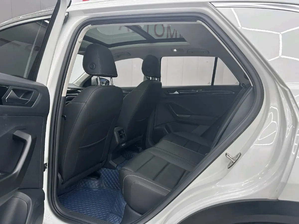 2022 Volkswagen T-Roc 1.4T 150HP L4 7DCT,autocango,china used car exporter,china ev exporter,chinese used car exporter,chinese used ev exporter