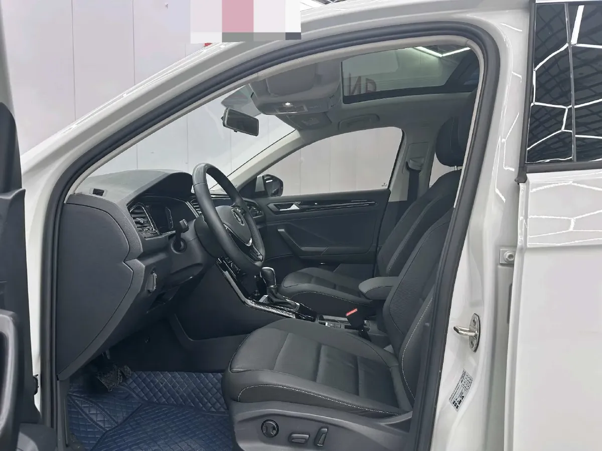 2022 Volkswagen T-Roc 1.4T 150HP L4 7DCT,autocango,china used car exporter,china ev exporter,chinese used car exporter,chinese used ev exporter