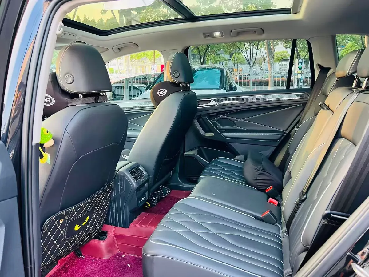 2024 Volkswagen Tiguan L 2.0T 186HP L4 7DCT,autocango,china used car exporter,china ev exporter,chinese used car exporter,chinese used ev exporter