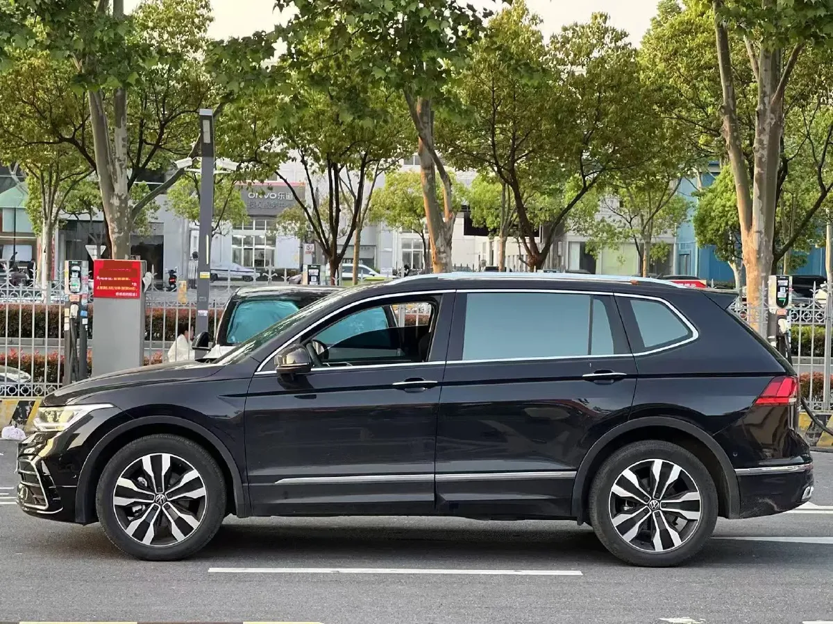 2024 Volkswagen Tiguan L 2.0T 186HP L4 7DCT,autocango,china used car exporter,china ev exporter,chinese used car exporter,chinese used ev exporter
