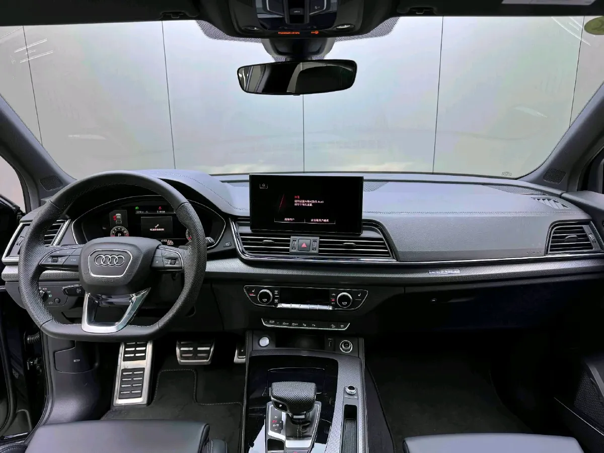 2025 Audi Q5L 2.0T 245HP L4 7DCT,autocango,china used car exporter,china ev exporter,chinese used car exporter,chinese used ev exporter