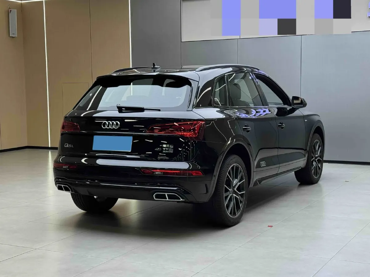 2025 Audi Q5L 2.0T 245HP L4 7DCT,autocango,china used car exporter,china ev exporter,chinese used car exporter,chinese used ev exporter