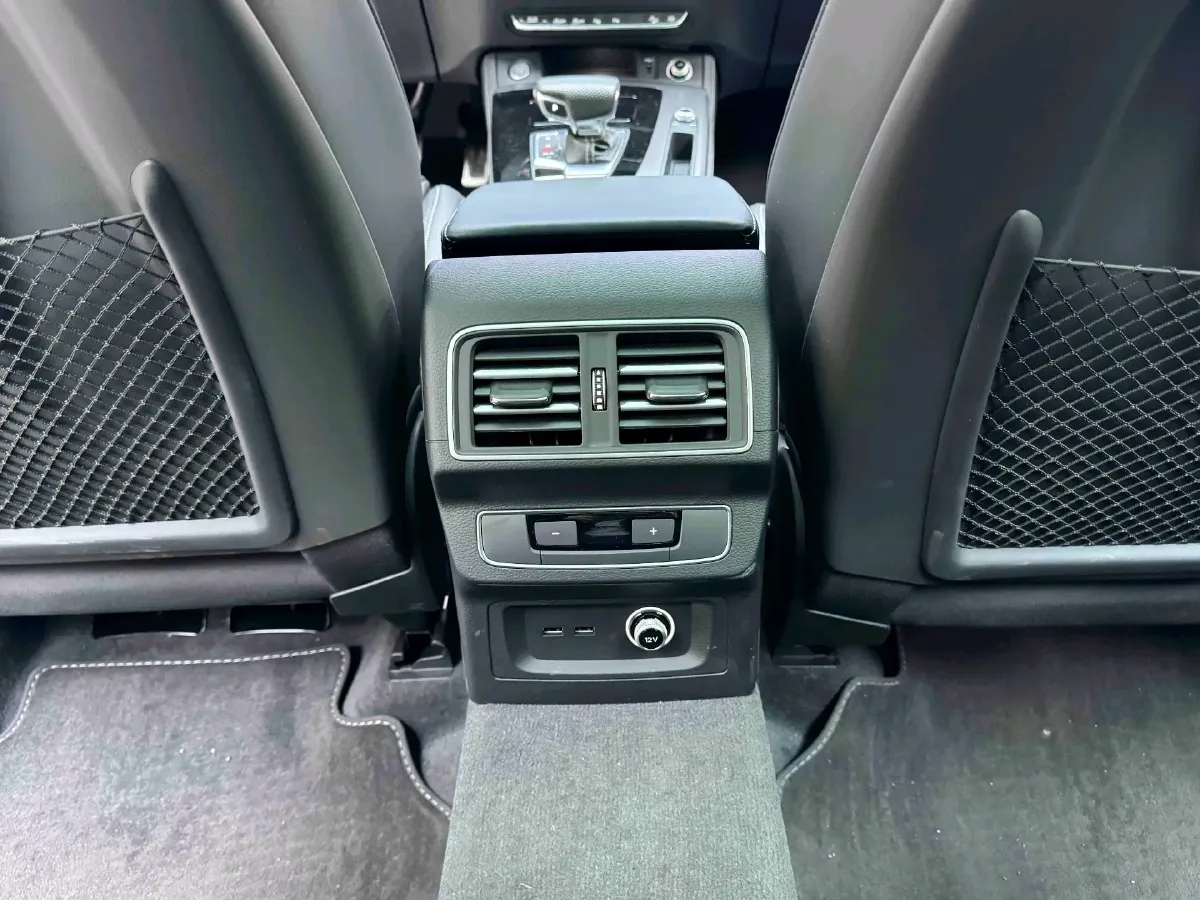 2025 Audi Q5L 2.0T 245HP L4 7DCT,autocango,china used car exporter,china ev exporter,chinese used car exporter,chinese used ev exporter