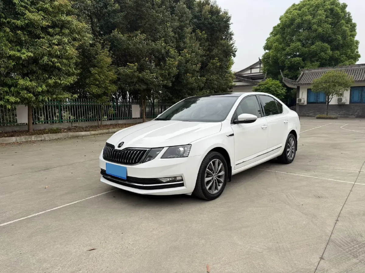 2020 Skoda Octavia 1.5L 113HP L4 6AT,autocango,china used car exporter,china ev exporter,chinese used car exporter,chinese used ev exporter