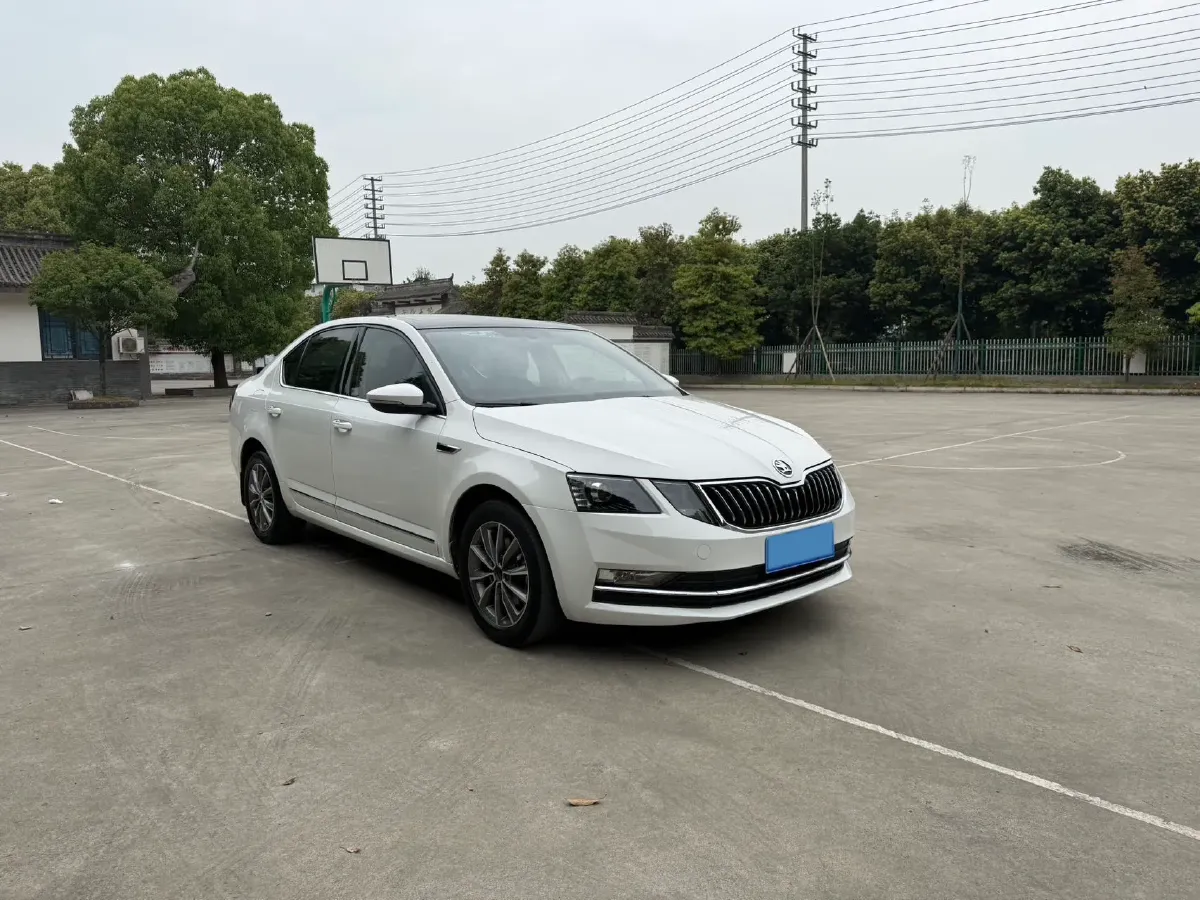 2020 Skoda Octavia 1.5L 113HP L4 6AT,autocango,china used car exporter,china ev exporter,chinese used car exporter,chinese used ev exporter