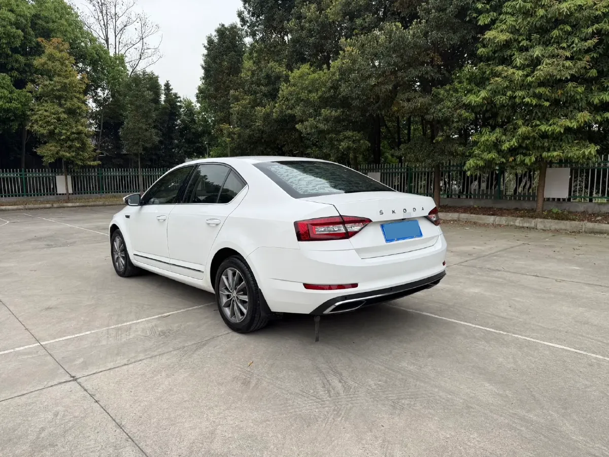 2020 Skoda Octavia 1.5L 113HP L4 6AT,autocango,china used car exporter,china ev exporter,chinese used car exporter,chinese used ev exporter