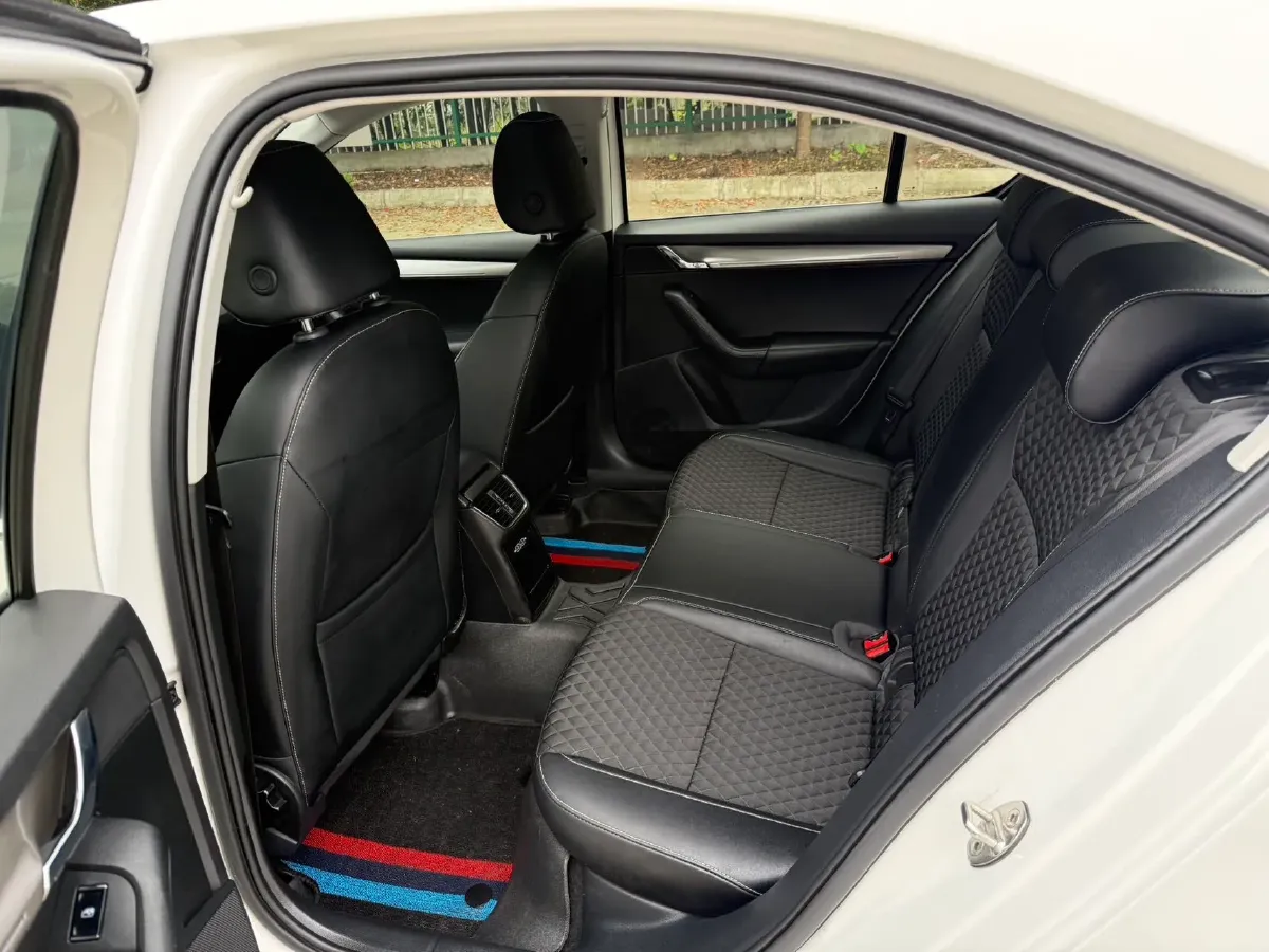 2020 Skoda Octavia 1.5L 113HP L4 6AT,autocango,china used car exporter,china ev exporter,chinese used car exporter,chinese used ev exporter