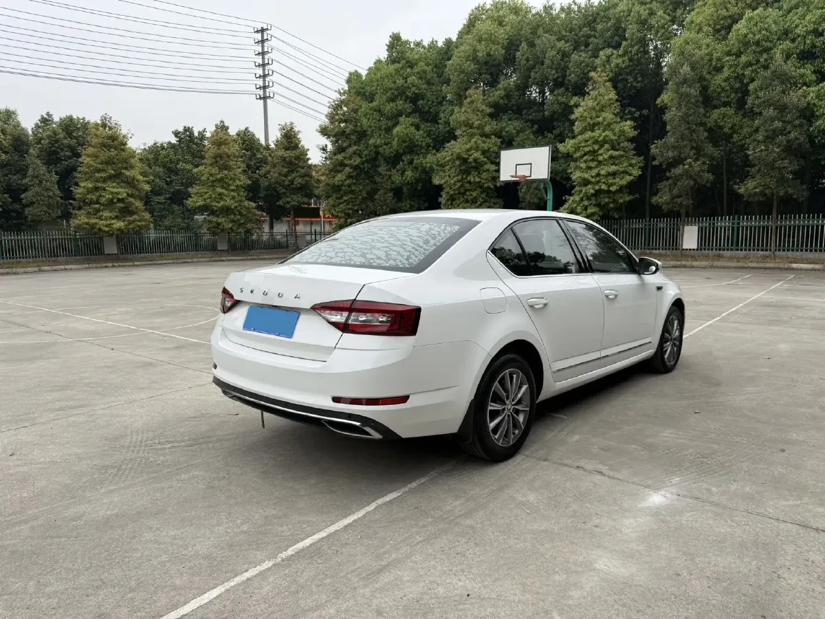 2020 Skoda Octavia 1.5L 113HP L4 6AT,autocango,china used car exporter,china ev exporter,chinese used car exporter,chinese used ev exporter