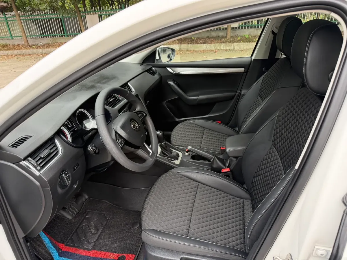 2020 Skoda Octavia 1.5L 113HP L4 6AT,autocango,china used car exporter,china ev exporter,chinese used car exporter,chinese used ev exporter