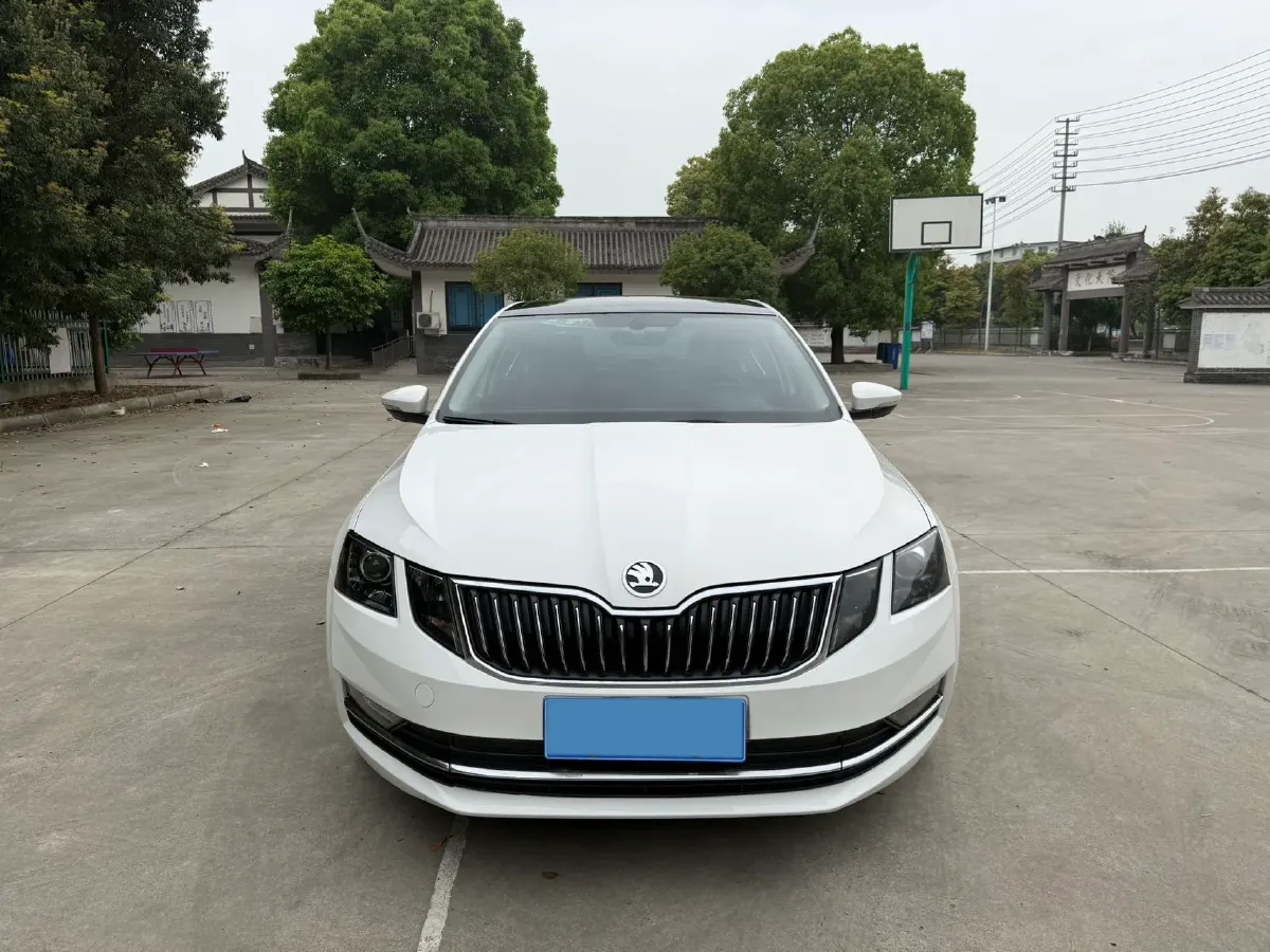 2020 Skoda Octavia 1.5L 113HP L4 6AT,autocango,china used car exporter,china ev exporter,chinese used car exporter,chinese used ev exporter