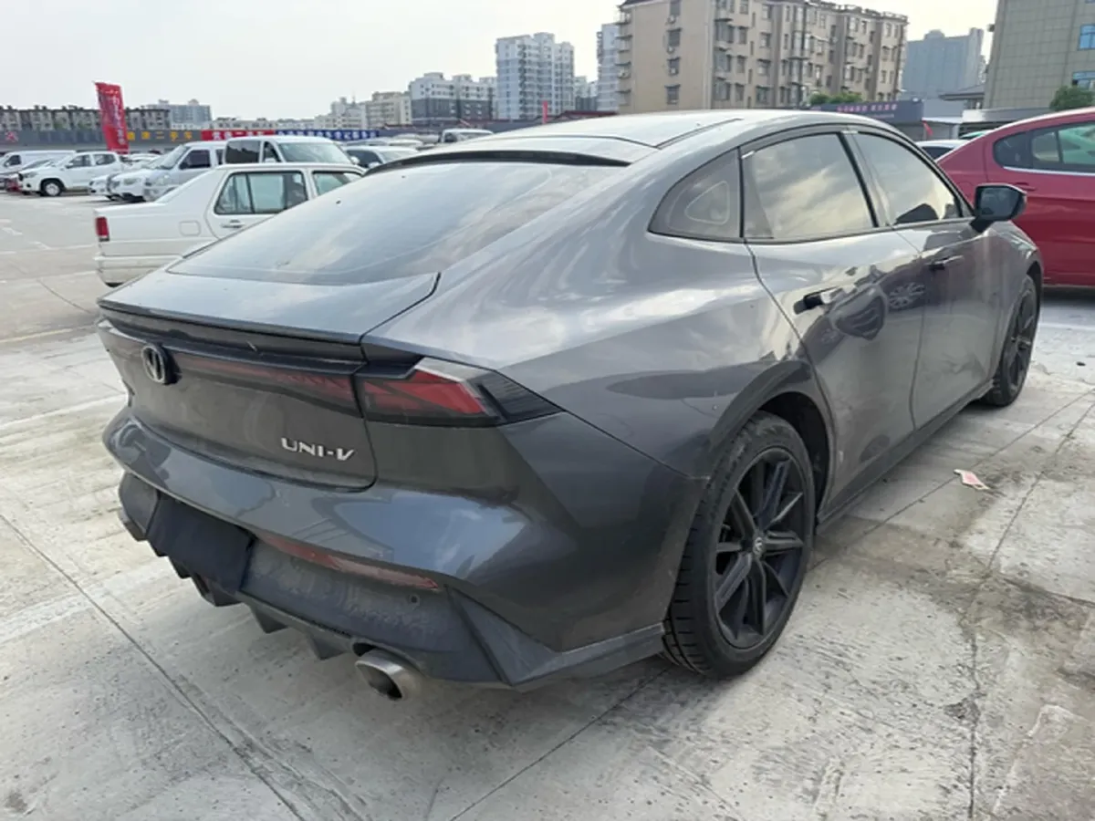 2022 ChangAn UNI-V 1.5T 188HP L4 7DCT,autocango,china used car exporter,china ev exporter,chinese used car exporter,chinese used ev exporter
