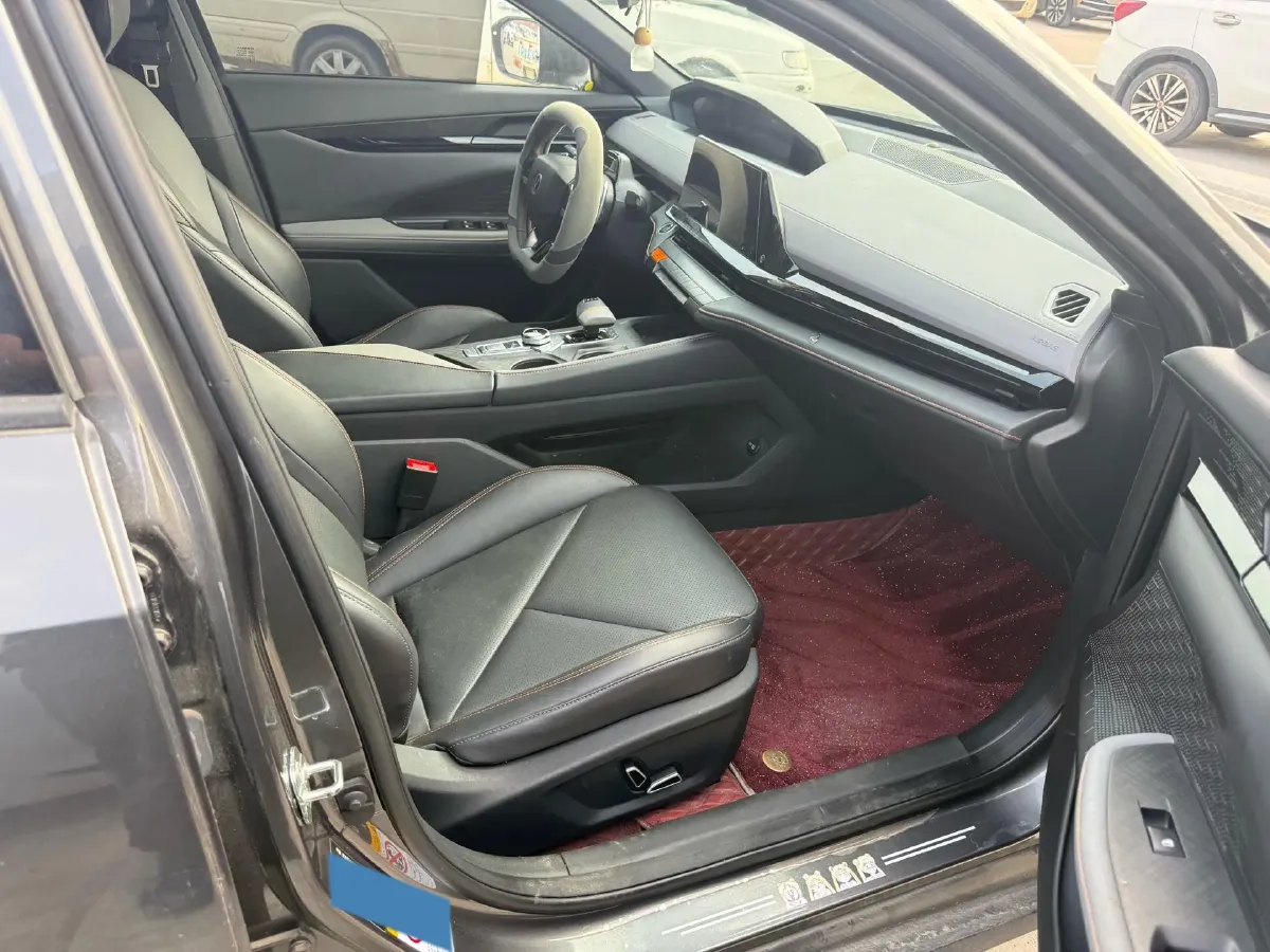 2022 ChangAn UNI-V 1.5T 188HP L4 7DCT,autocango,china used car exporter,china ev exporter,chinese used car exporter,chinese used ev exporter