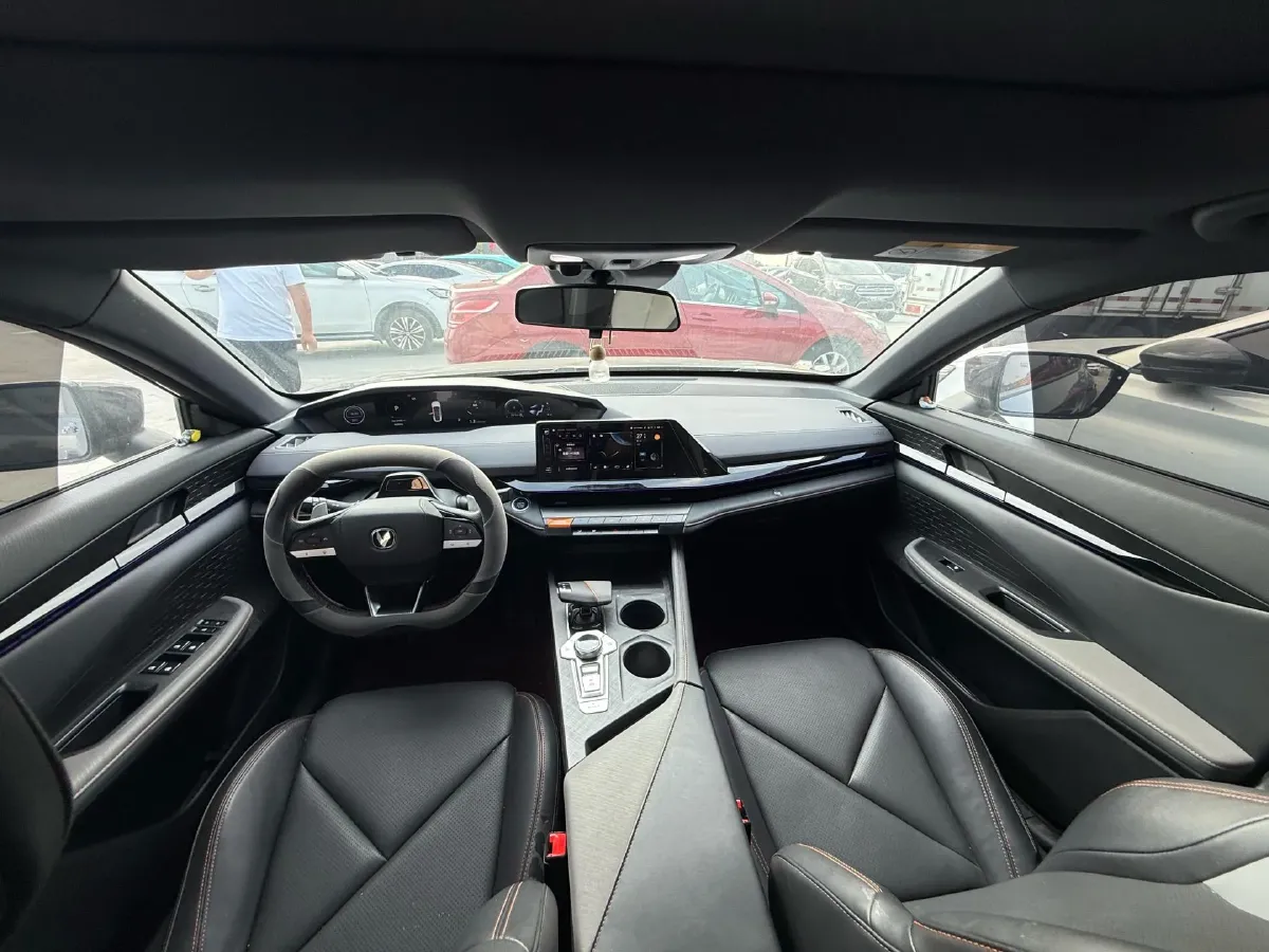 2022 ChangAn UNI-V 1.5T 188HP L4 7DCT,autocango,china used car exporter,china ev exporter,chinese used car exporter,chinese used ev exporter