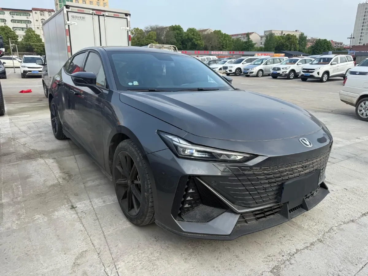 2022 ChangAn UNI-V 1.5T 188HP L4 7DCT,autocango,china used car exporter,china ev exporter,chinese used car exporter,chinese used ev exporter