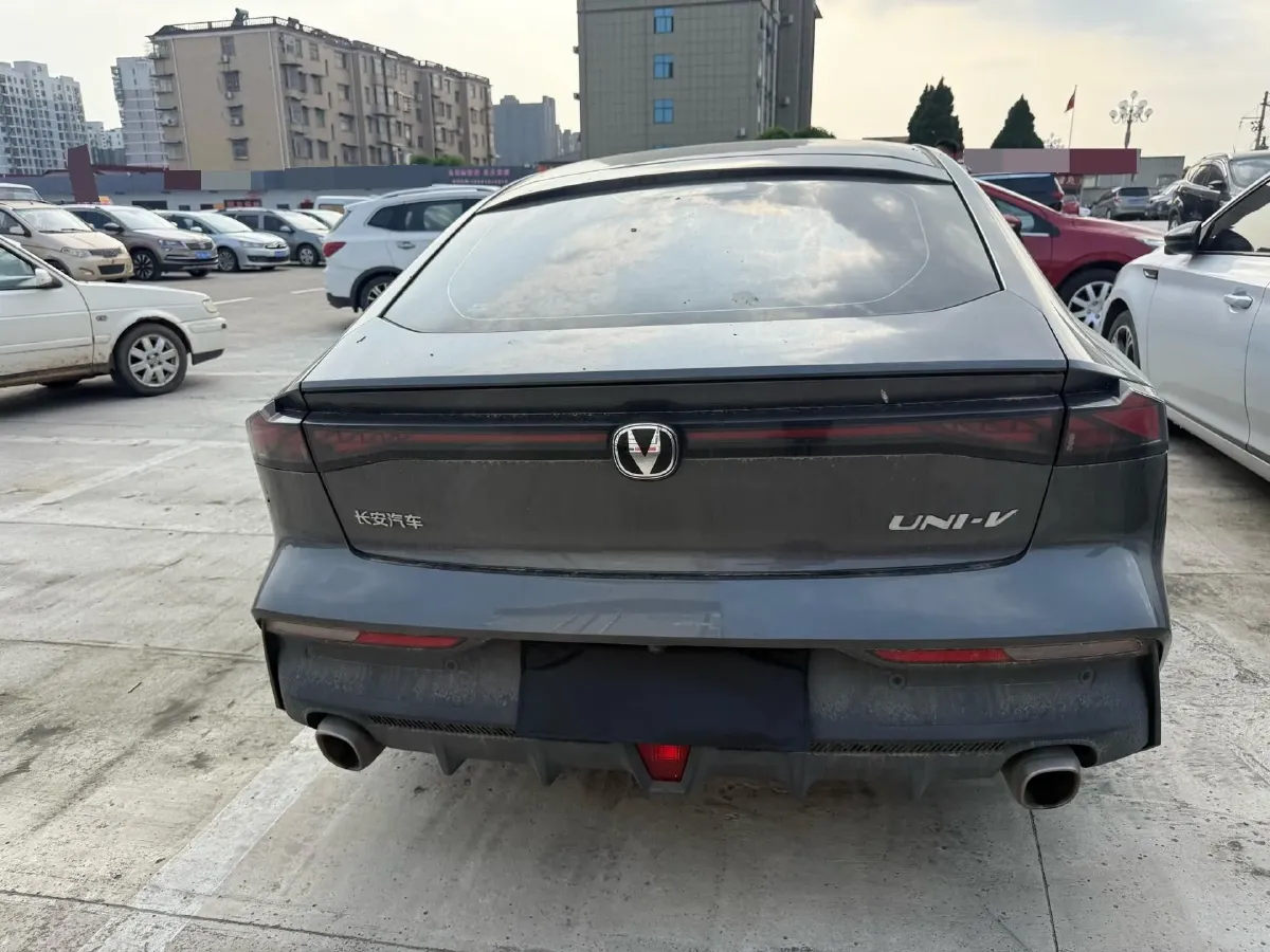 2022 ChangAn UNI-V 1.5T 188HP L4 7DCT,autocango,china used car exporter,china ev exporter,chinese used car exporter,chinese used ev exporter