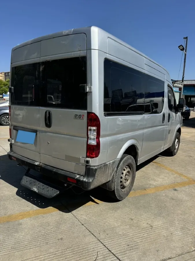 2023 MAXUS XinTu V80 2.0T 127HP L4 6MT,autocango,china used car exporter,china ev exporter,chinese used car exporter,chinese used ev exporter
