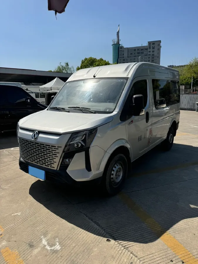 2023 MAXUS XinTu V80 2.0T 127HP L4 6MT,autocango,china used car exporter,china ev exporter,chinese used car exporter,chinese used ev exporter