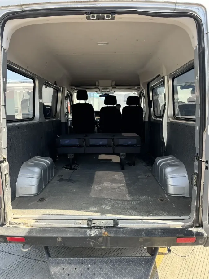 2023 MAXUS XinTu V80 2.0T 127HP L4 6MT,autocango,china used car exporter,china ev exporter,chinese used car exporter,chinese used ev exporter