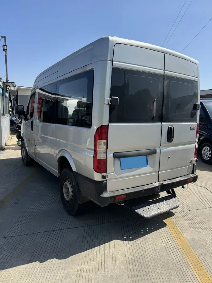 2023 MAXUS XinTu V80 2.0T 127HP L4 6MT,autocango,china used car exporter,china ev exporter,chinese used car exporter,chinese used ev exporter