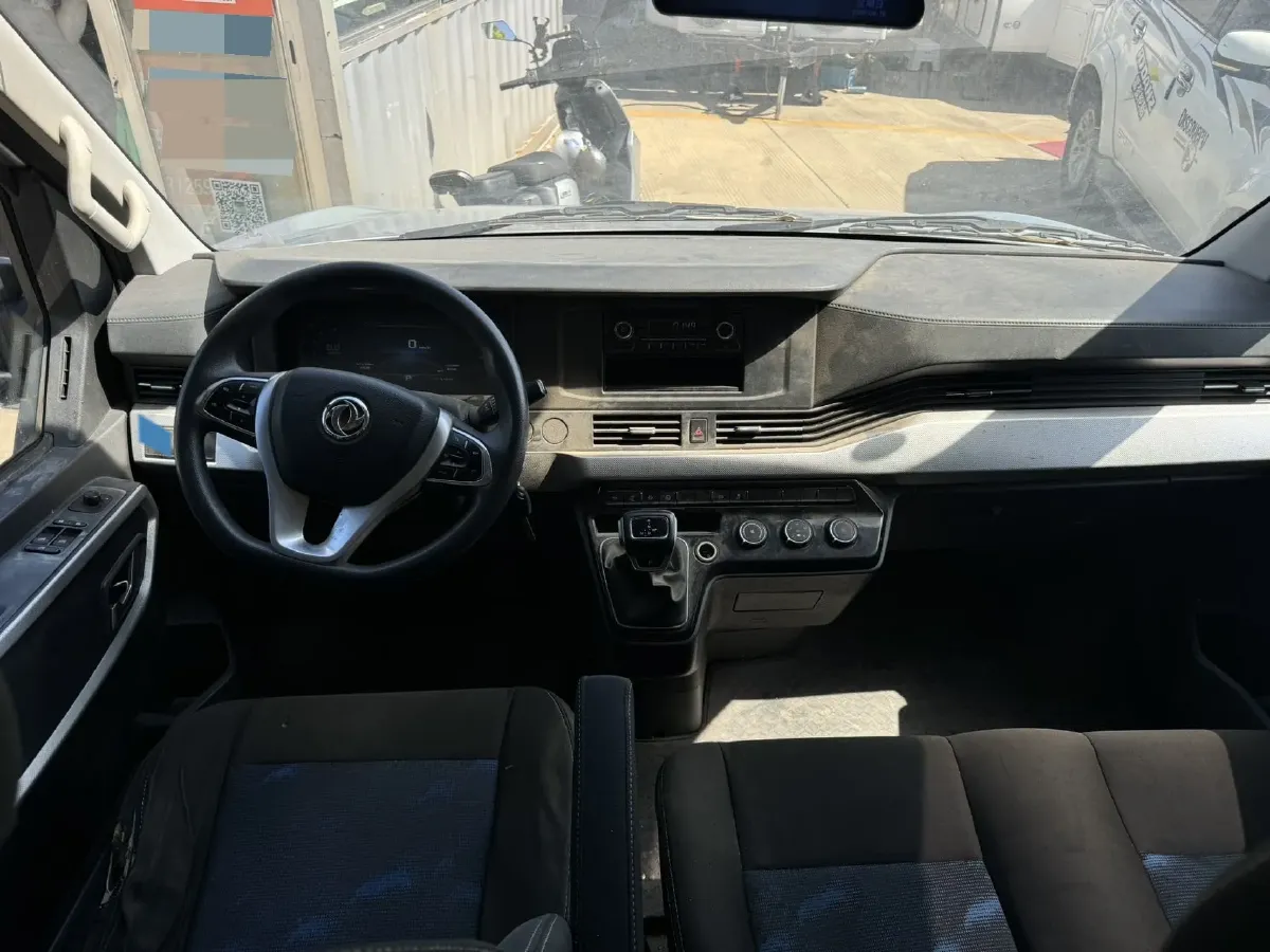 2023 MAXUS XinTu V80 2.0T 127HP L4 6MT,autocango,china used car exporter,china ev exporter,chinese used car exporter,chinese used ev exporter