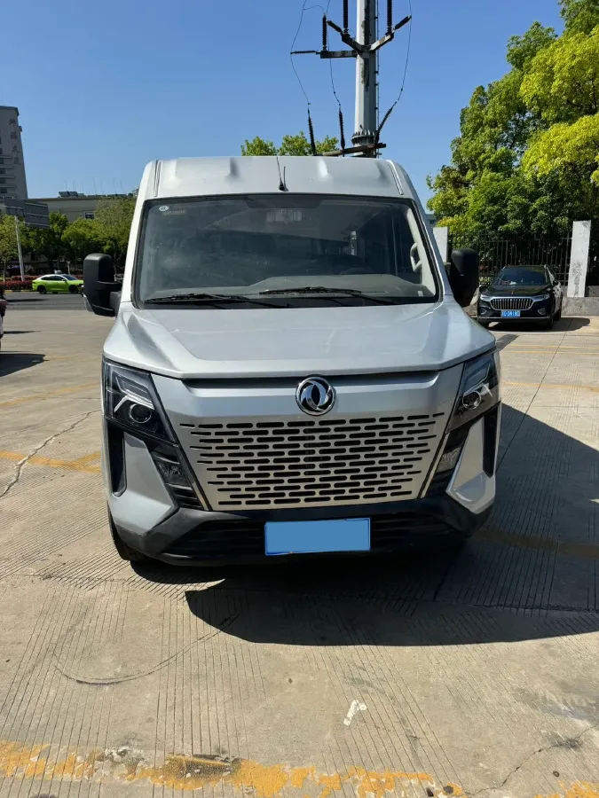 2023 MAXUS XinTu V80 2.0T 127HP L4 6MT,autocango,china used car exporter,china ev exporter,chinese used car exporter,chinese used ev exporter