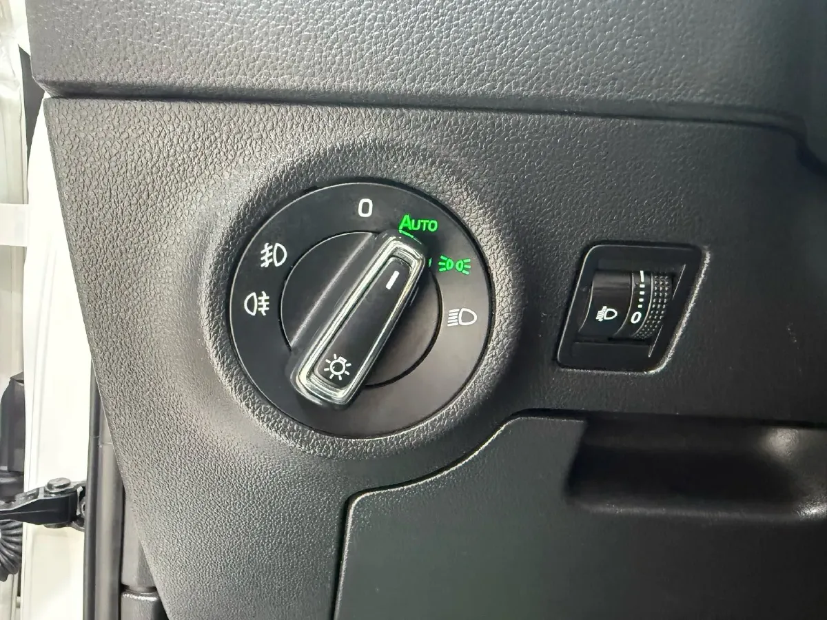 2021 Skoda Karoq 1.4T 150HP L4 7DCT,autocango,china used car exporter,china ev exporter,chinese used car exporter,chinese used ev exporter