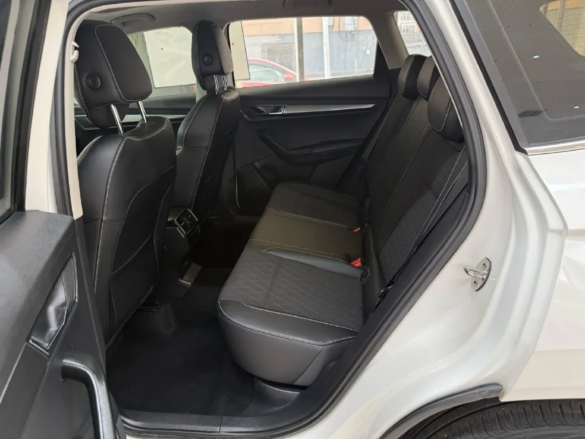 2021 Skoda Karoq 1.4T 150HP L4 7DCT,autocango,china used car exporter,china ev exporter,chinese used car exporter,chinese used ev exporter