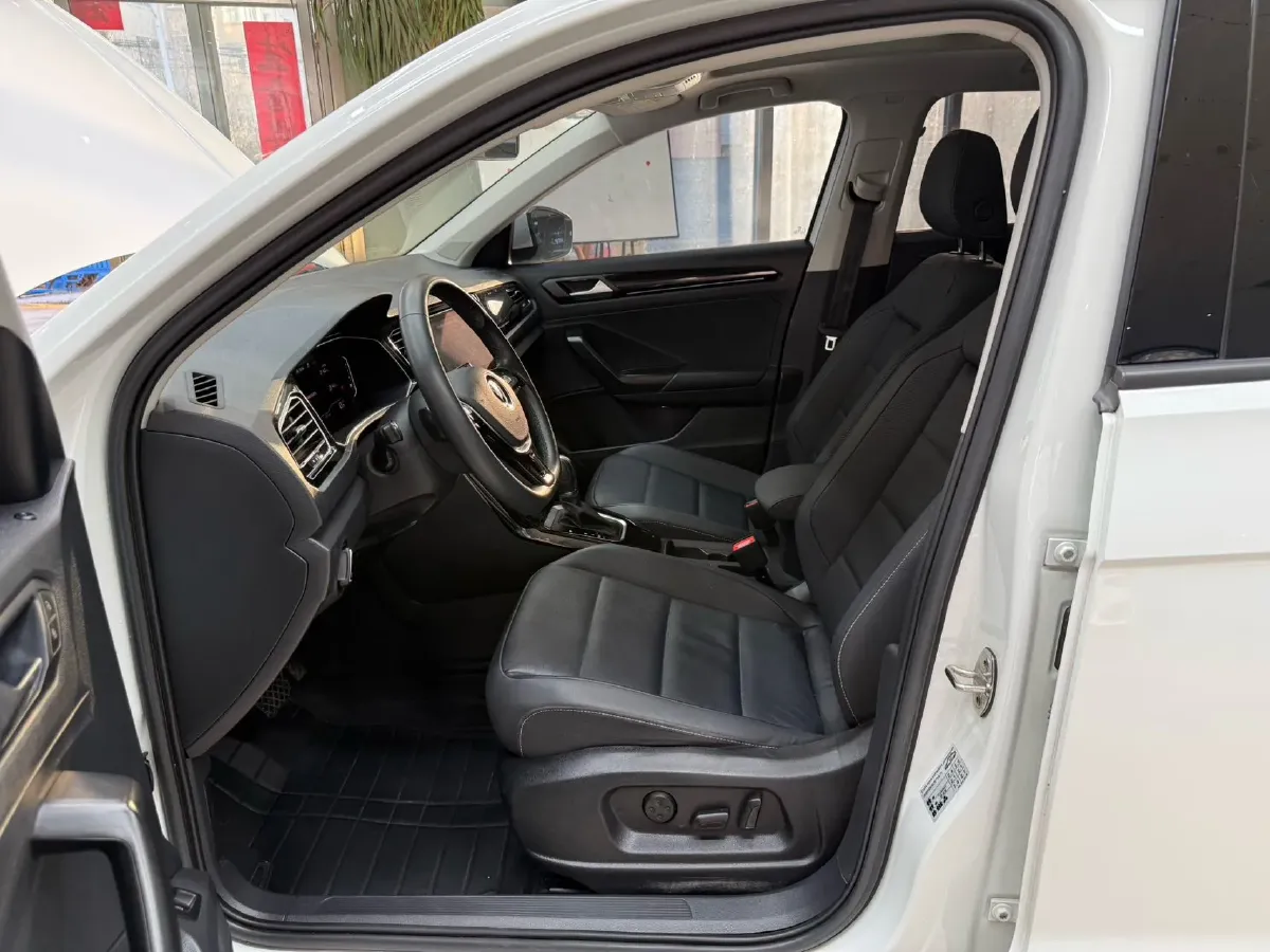 2021 Volkswagen T-Roc 1.4T 150HP L4 7DCT,autocango,china used car exporter,china ev exporter,chinese used car exporter,chinese used ev exporter