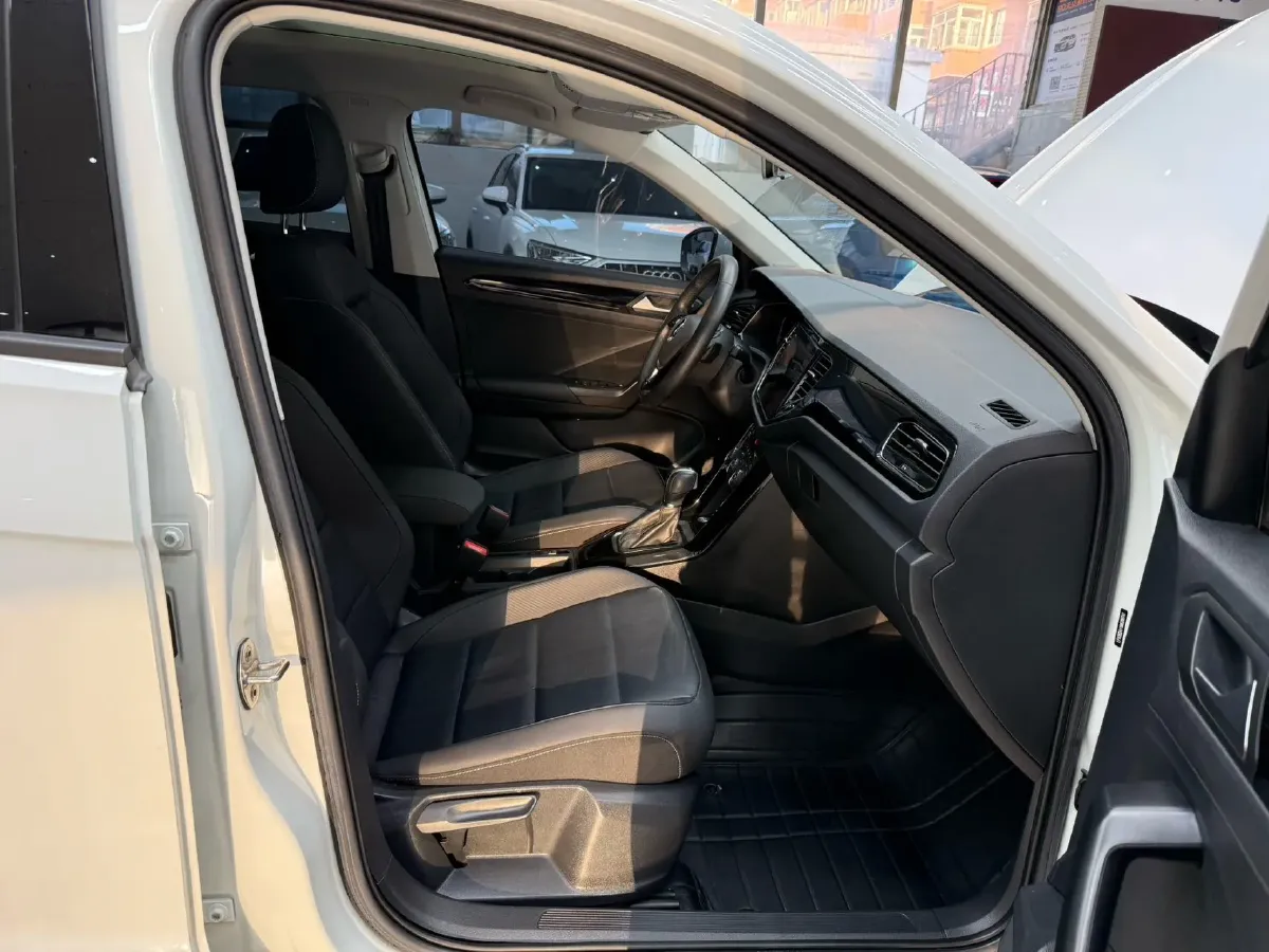 2021 Volkswagen T-Roc 1.4T 150HP L4 7DCT,autocango,china used car exporter,china ev exporter,chinese used car exporter,chinese used ev exporter