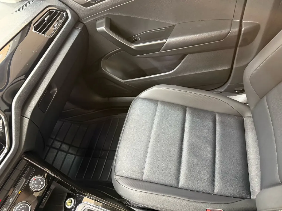 2021 Volkswagen T-Roc 1.4T 150HP L4 7DCT,autocango,china used car exporter,china ev exporter,chinese used car exporter,chinese used ev exporter