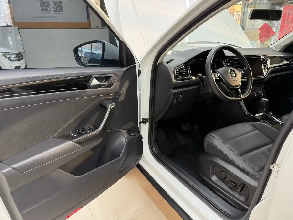 2021 Volkswagen T-Roc 1.4T 150HP L4 7DCT,autocango,china used car exporter,china ev exporter,chinese used car exporter,chinese used ev exporter