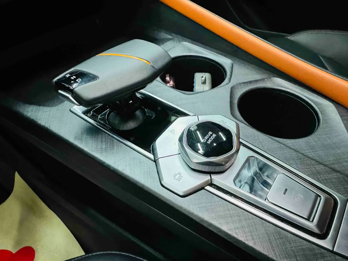 2023 ChangAn UNI-V iDD 1.5T 170HP L4 6TCT PHEV 18.4KWH,autocango,china used car exporter,china ev exporter,chinese used car exporter,chinese used ev exporter