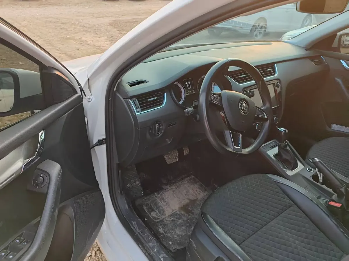 2018 Skoda Octavia 1.6L 110HP L4 6AT,autocango,china used car exporter,china ev exporter,chinese used car exporter,chinese used ev exporter