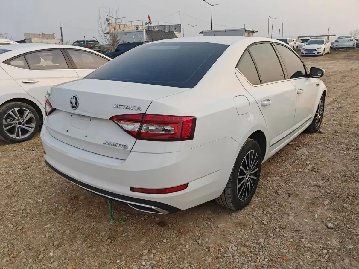 2018 Skoda Octavia 1.6L 110HP L4 6AT,autocango,china used car exporter,china ev exporter,chinese used car exporter,chinese used ev exporter