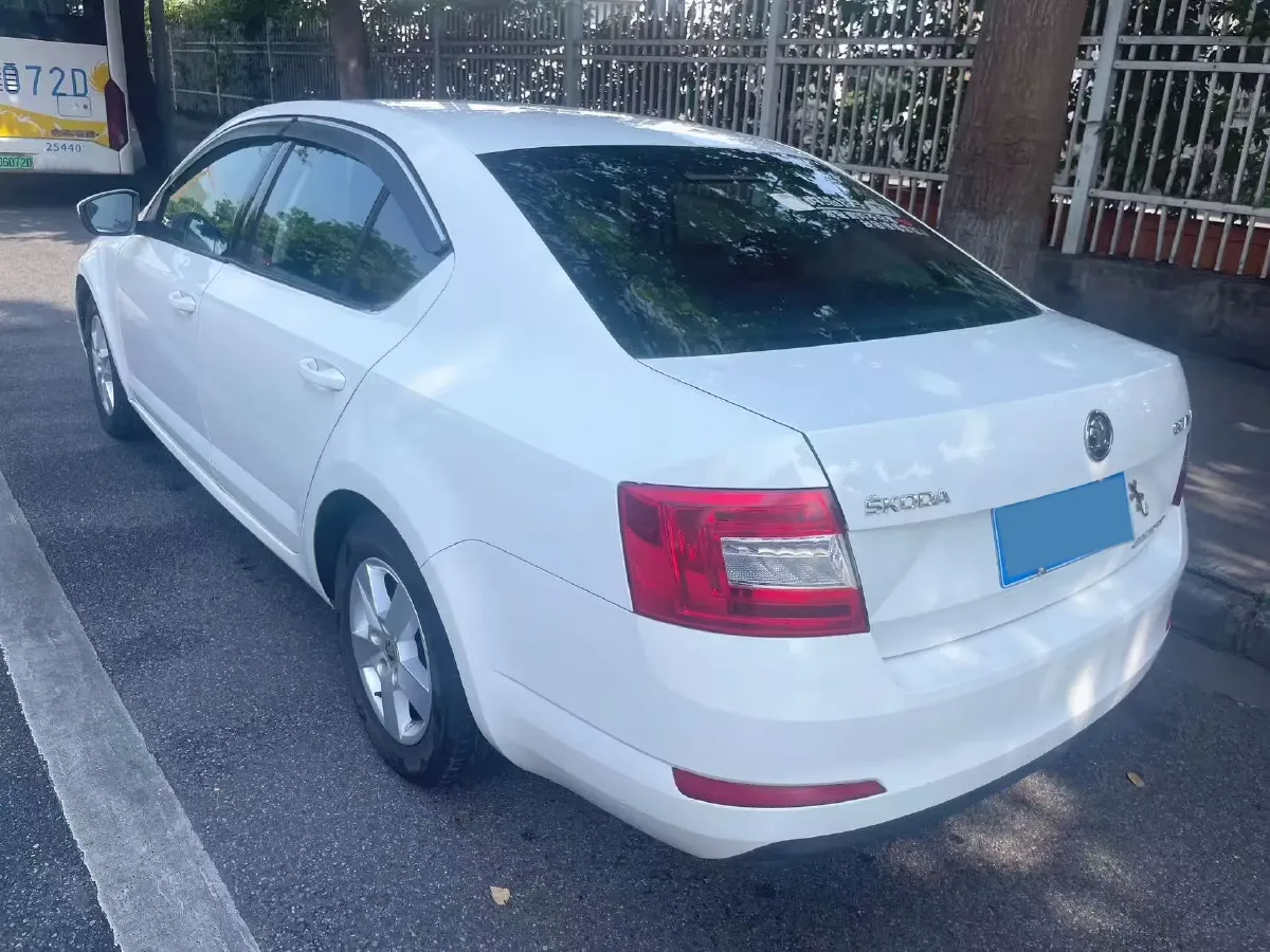 2017 Skoda Octavia 1.6L 110HP L4 5MT,autocango,china used car exporter,china ev exporter,chinese used car exporter,chinese used ev exporter