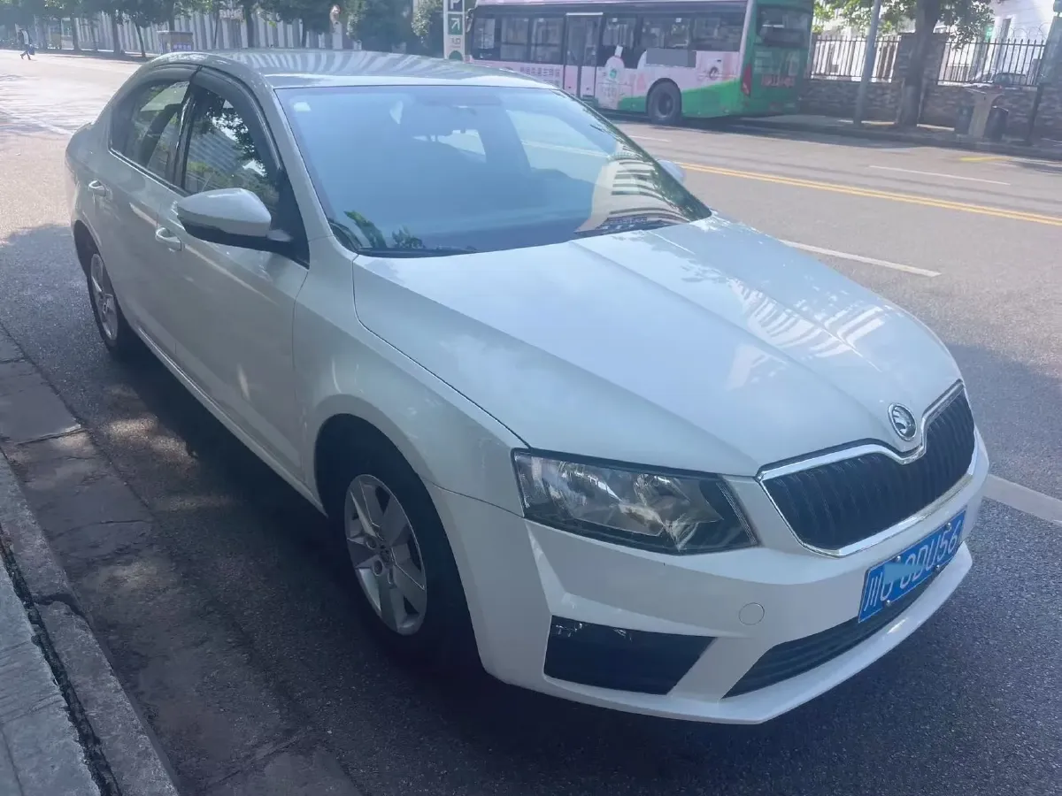 2017 Skoda Octavia 1.6L 110HP L4 5MT,autocango,china used car exporter,china ev exporter,chinese used car exporter,chinese used ev exporter