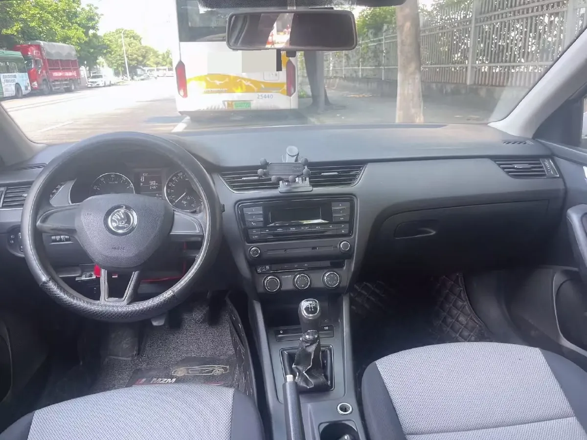 2017 Skoda Octavia 1.6L 110HP L4 5MT,autocango,china used car exporter,china ev exporter,chinese used car exporter,chinese used ev exporter