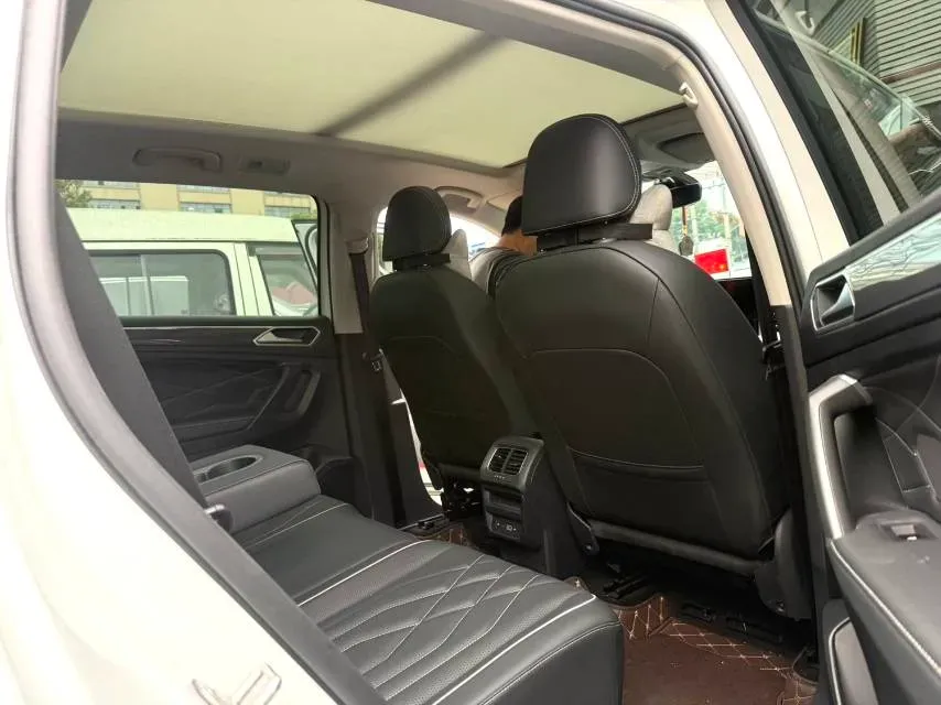 2024 Volkswagen Tiguan L 2.0T 186HP L4 7DCT,autocango,china used car exporter,china ev exporter,chinese used car exporter,chinese used ev exporter