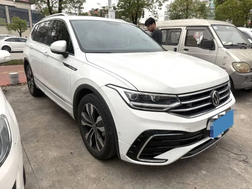 2024 Volkswagen Tiguan L 2.0T 186HP L4 7DCT,autocango,china used car exporter,china ev exporter,chinese used car exporter,chinese used ev exporter