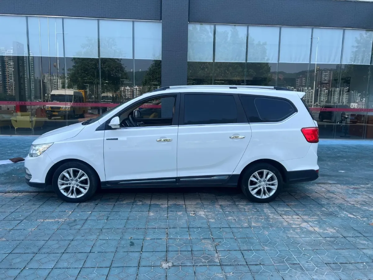 2016 BaoJun 560 1.5T 150HP L4 6MT,autocango,china used car exporter,china ev exporter,chinese used car exporter,chinese used ev exporter