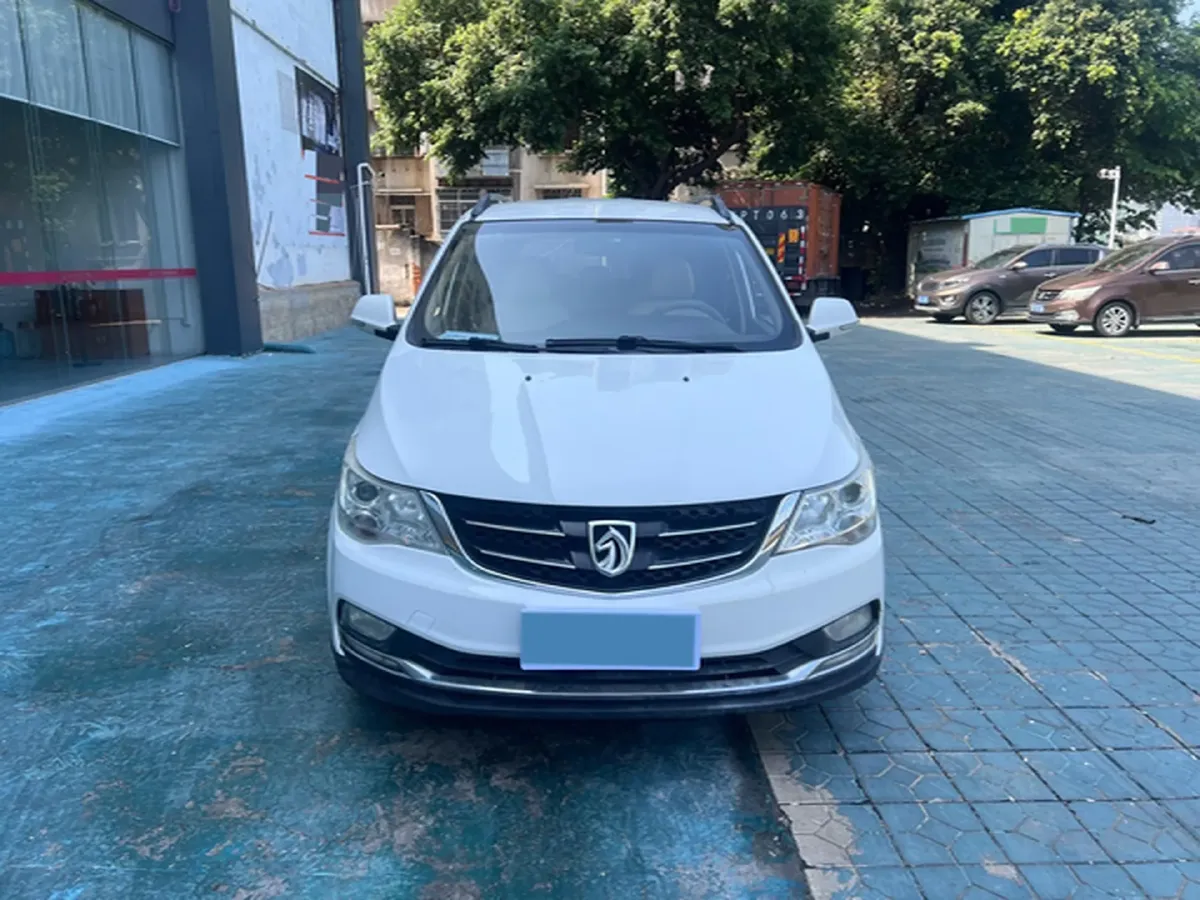 2016 BaoJun 560 1.5T 150HP L4 6MT,autocango,china used car exporter,china ev exporter,chinese used car exporter,chinese used ev exporter