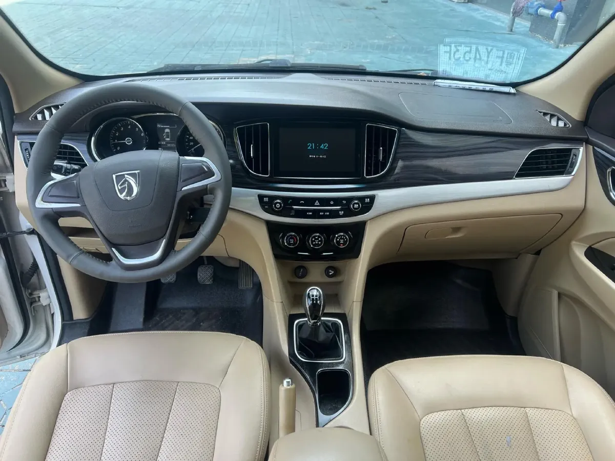 2016 BaoJun 560 1.5T 150HP L4 6MT,autocango,china used car exporter,china ev exporter,chinese used car exporter,chinese used ev exporter